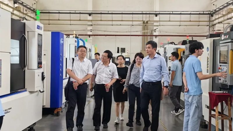 在租赁建筑机械时，设备的参数是选择的关键。以下是一些重要的参数：